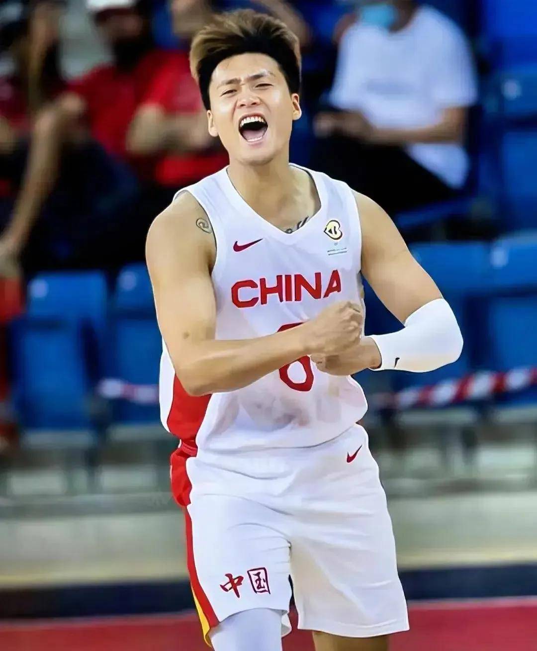 九游会官方网站包含今晨CBA常规赛焦点战；北京首钢绝杀压哨；管理层满意；更衣室氛围转暖的词条