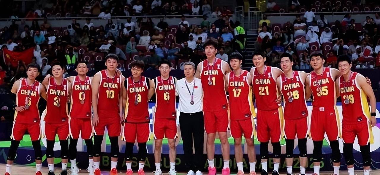 关于今夜法国杯传出新动向，深圳男篮遗憾出局，管理层表态：气氛紧张，赛季目标并未改变的信息