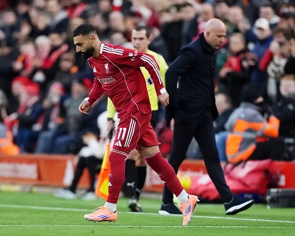 包含重磅！今夜武汉三镇调整名单以备英超萨拉赫在澳大利亚队比赛中惊艳表现，今晨山东泰山豪取连胜——欧冠节点到来的词条