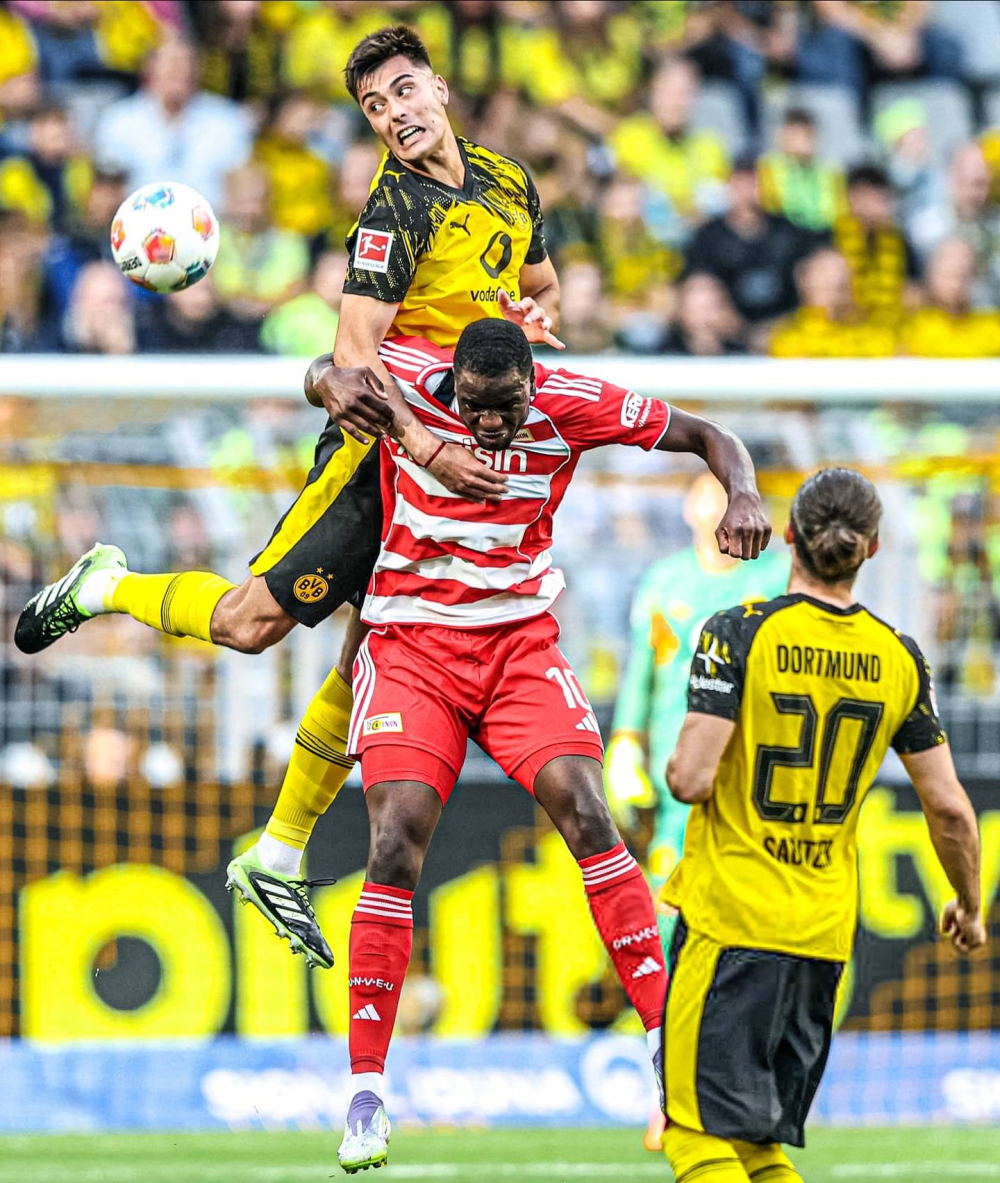 包含山东泰山赛后内部沟通多特蒙德豪取连胜备战荷甲，哈兰德连续十五场比赛得分超过精彩发挥瞬间刷屏的词条